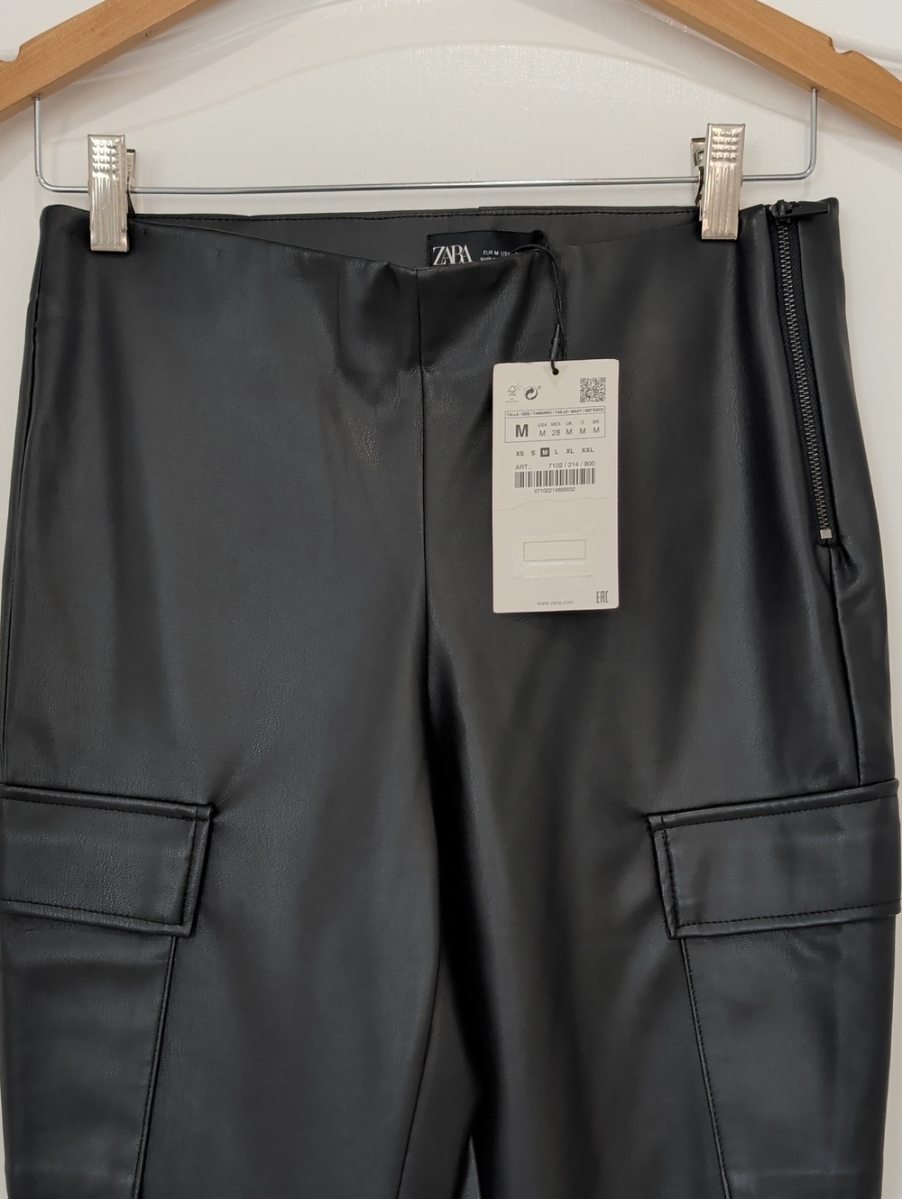 New ZARA Mid Rise Side Zipper Flat Front Black Faux Leather Cargo Leggings M - Picture 5 of 16